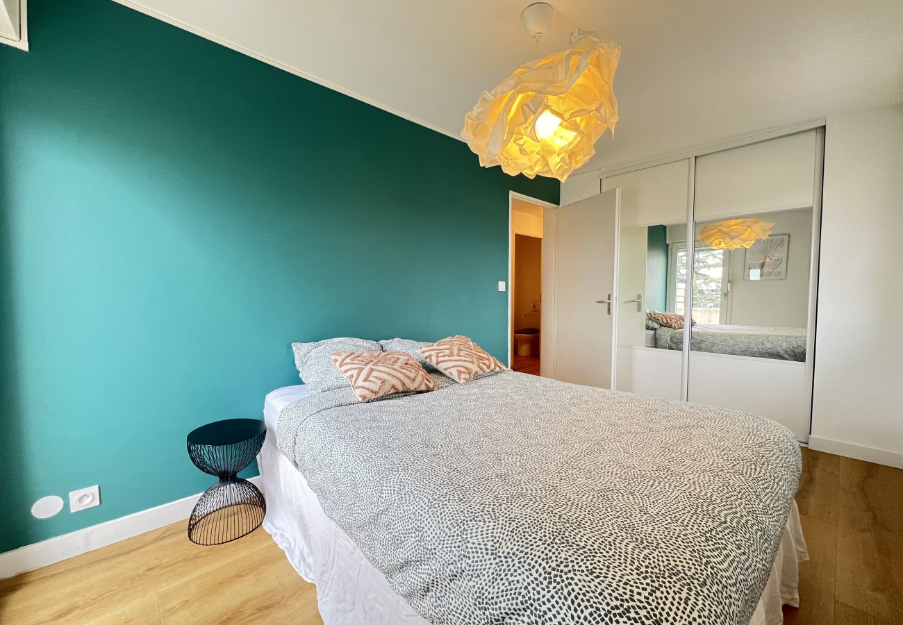 Apartment in Toulouse - Le Charmant, Lumineux & calme - 2p/Parking/Balcon