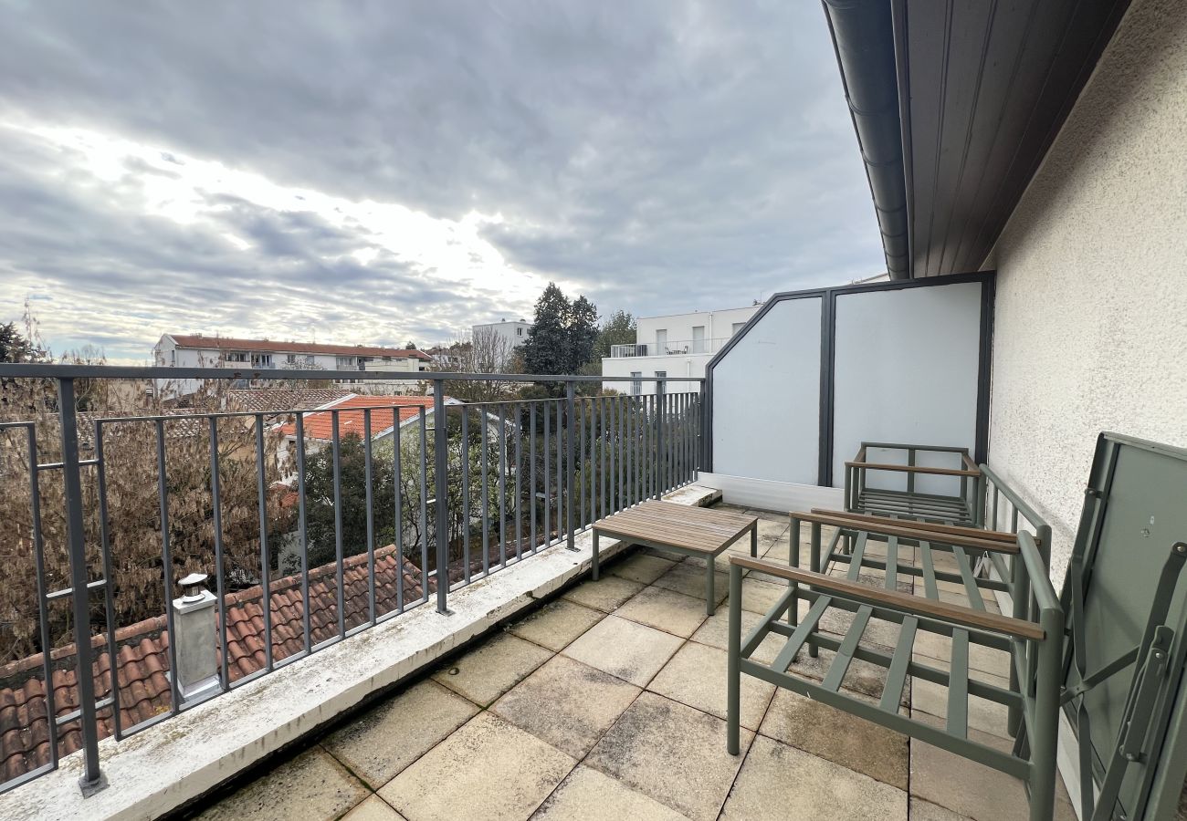 Apartment in Toulouse - Le Charmant, Lumineux & calme - 2p/Parking/Balcon