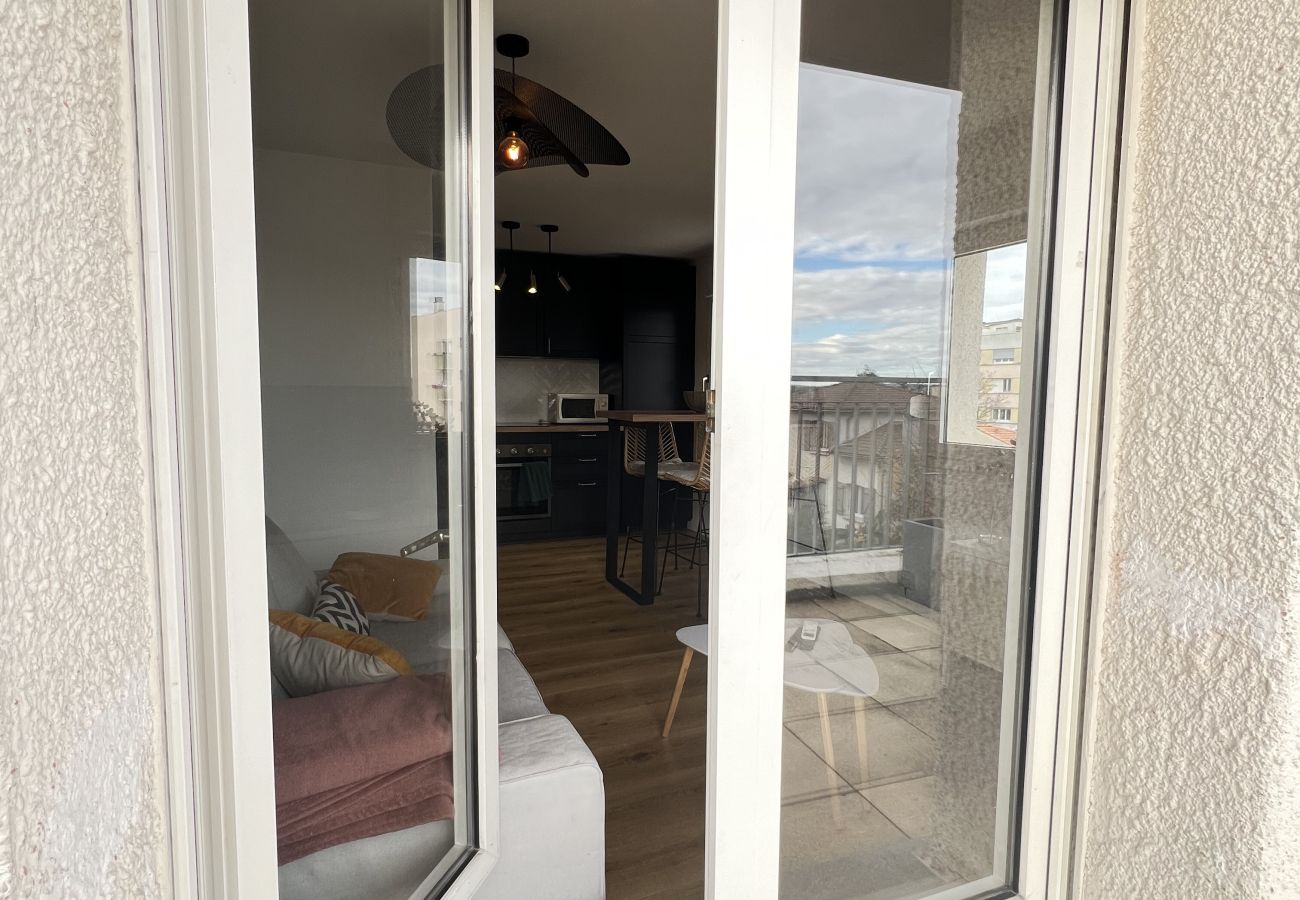 Apartment in Toulouse - Le Charmant, Lumineux & calme - 2p/Parking/Balcon