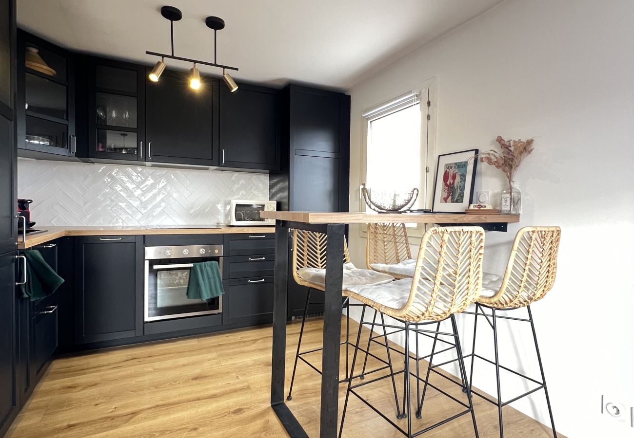 Apartment in Toulouse - Le Charmant, Lumineux & calme - 2p/Parking/Balcon