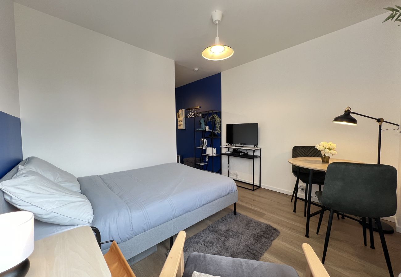 Studio in Toulouse - L'Azur - Studio Cozy proche tram & centre-ville