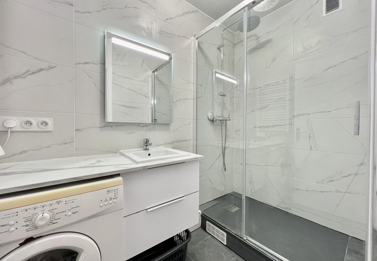 Apartment in Toulouse - L'Evasion - Spacieux 6p - Proche Métro
