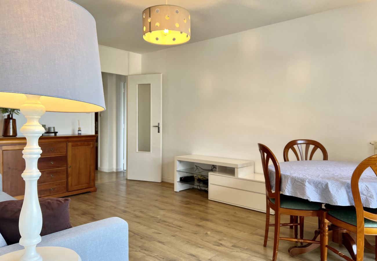 Apartment in Toulouse - L'Evasion - Spacieux 6p - Proche Métro