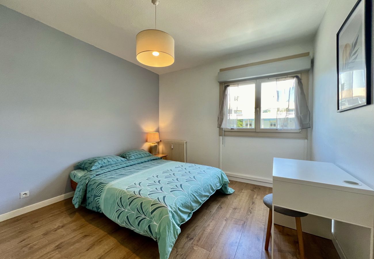 Apartment in Toulouse - L'Evasion - Spacieux 6p - Proche Métro
