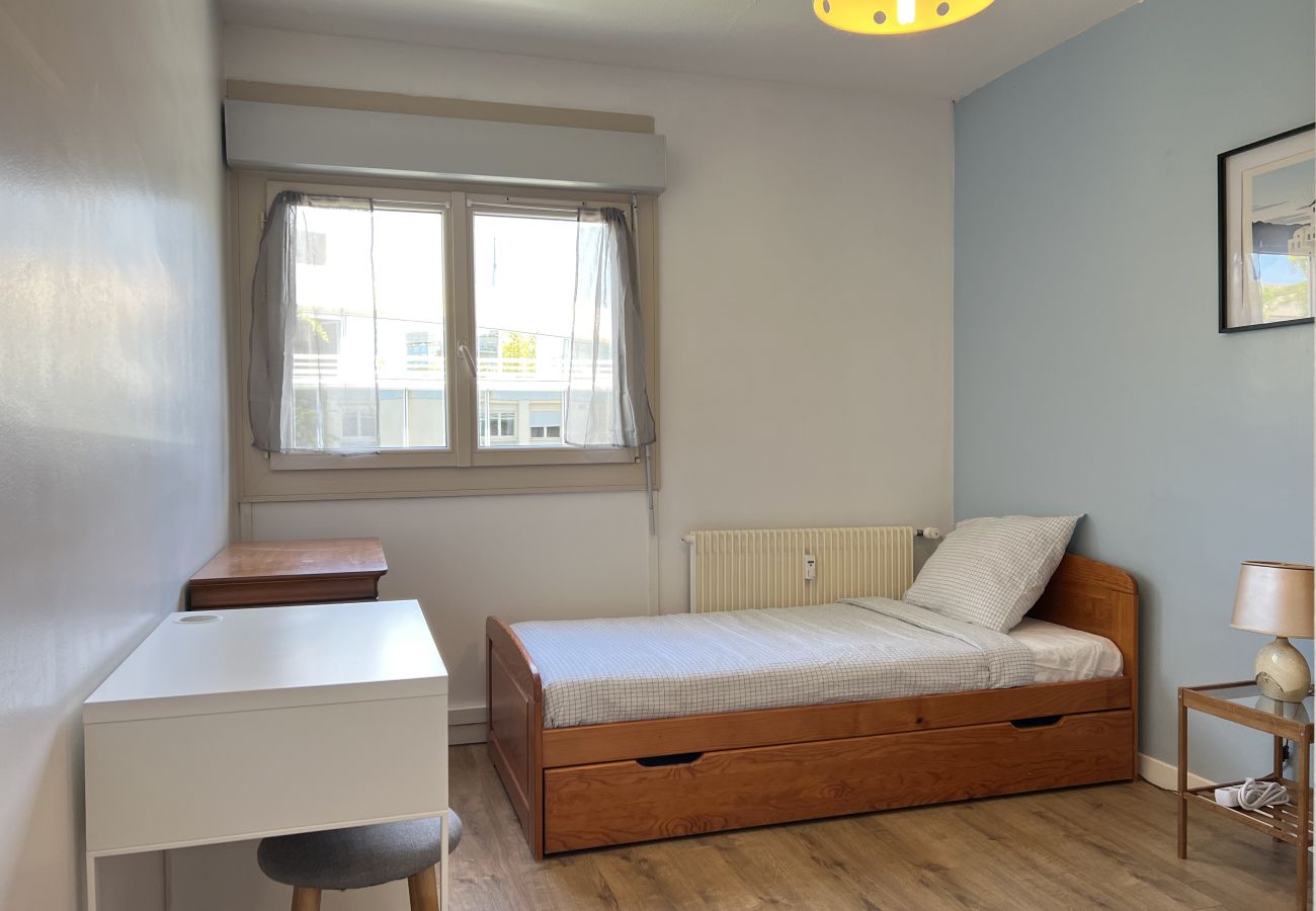 Apartment in Toulouse - L'Evasion - Spacieux 6p - Proche Métro