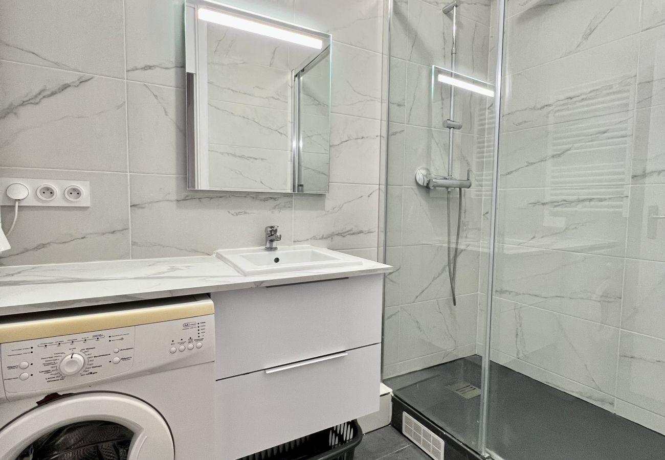 Apartment in Toulouse - L'Evasion - Spacieux 6p - Proche Métro