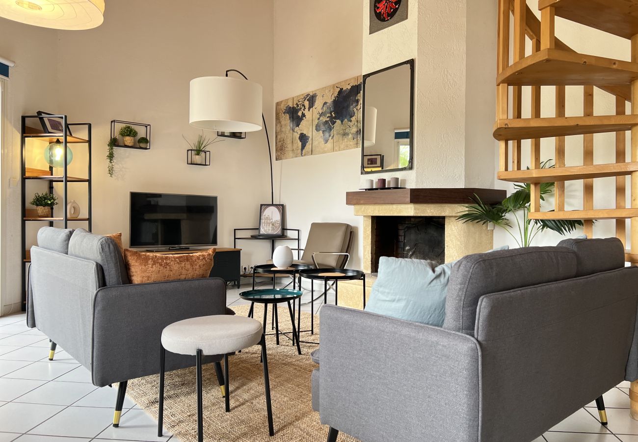 House in Frouzins - La Joviale, jolie maison avec Piscine & Jardin