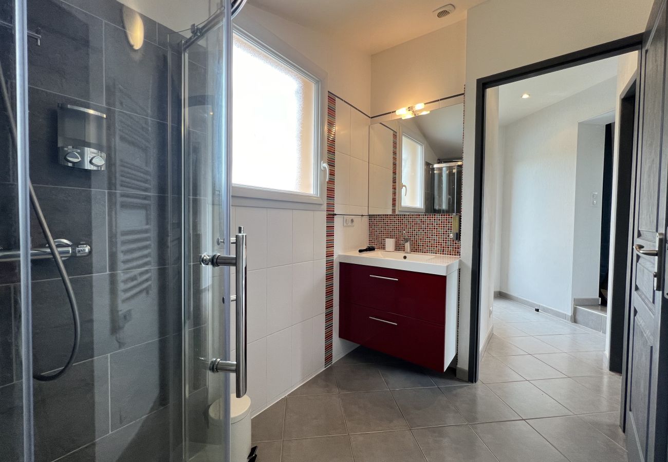 House in Frouzins - La Joviale, jolie maison avec Piscine & Jardin