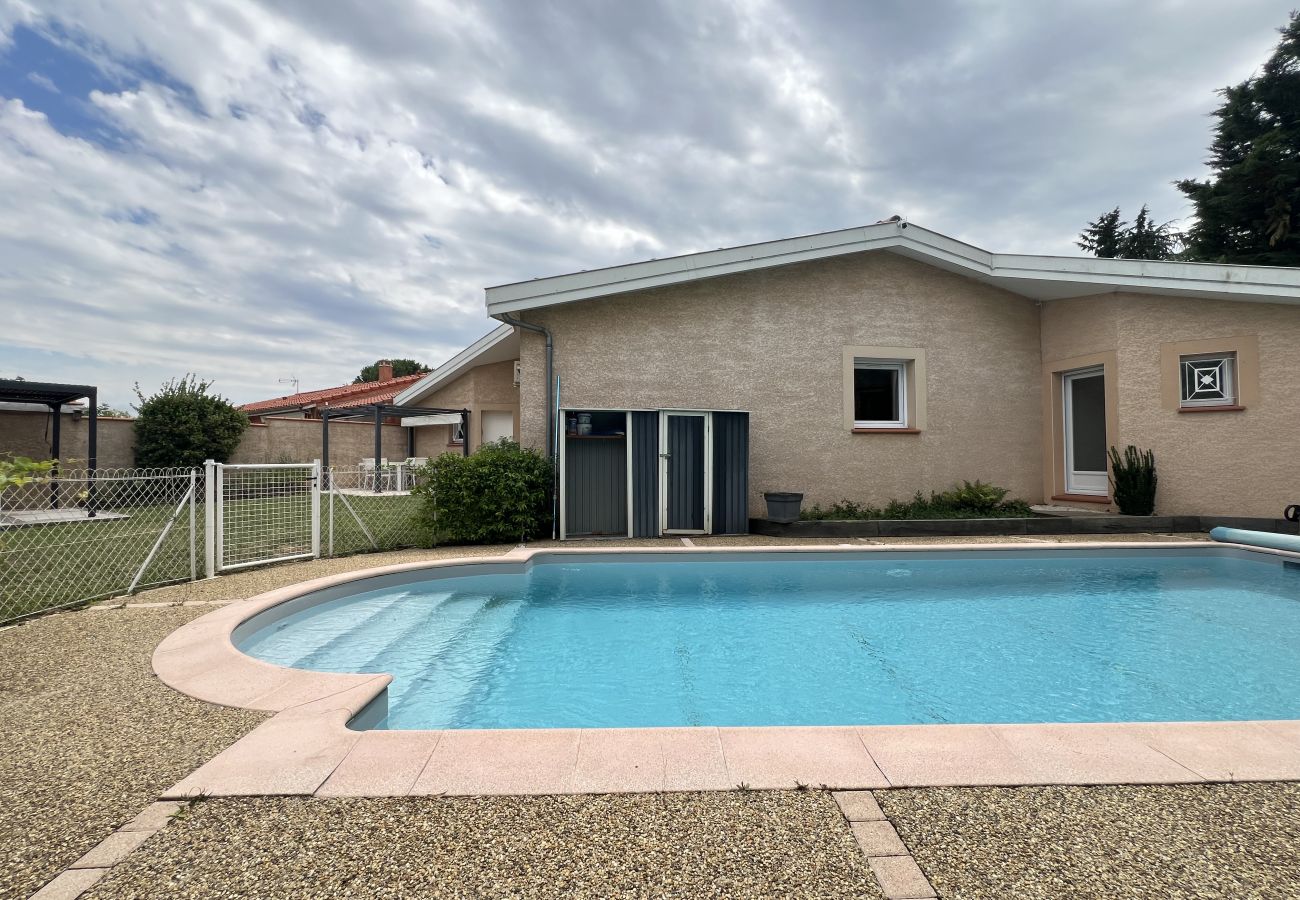 House in Frouzins - La Joviale, jolie maison avec Piscine & Jardin