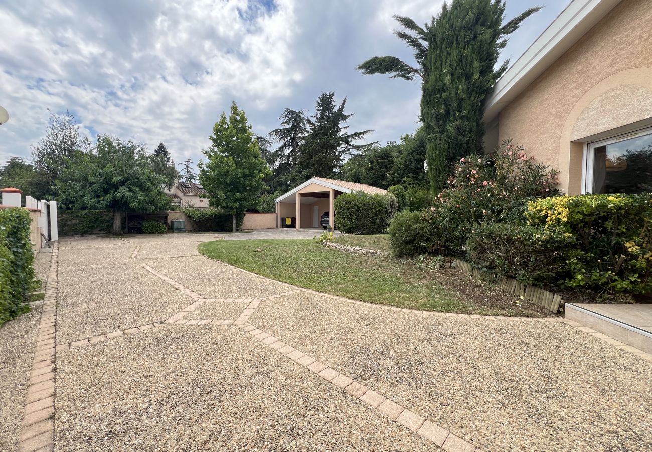 House in Frouzins - La Joviale, jolie maison avec Piscine & Jardin