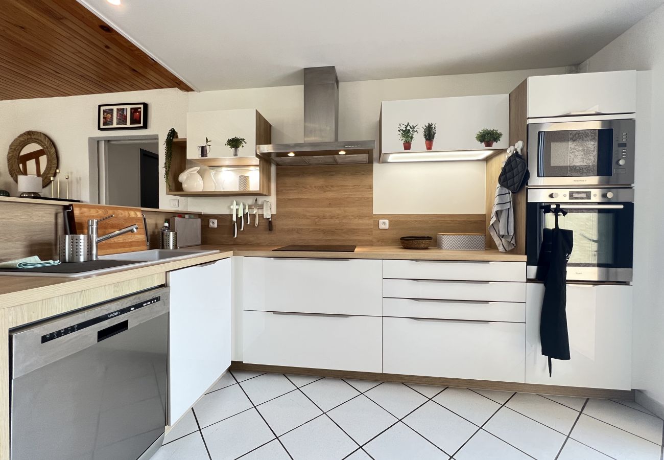 House in Frouzins - La Joviale, jolie maison avec Piscine & Jardin