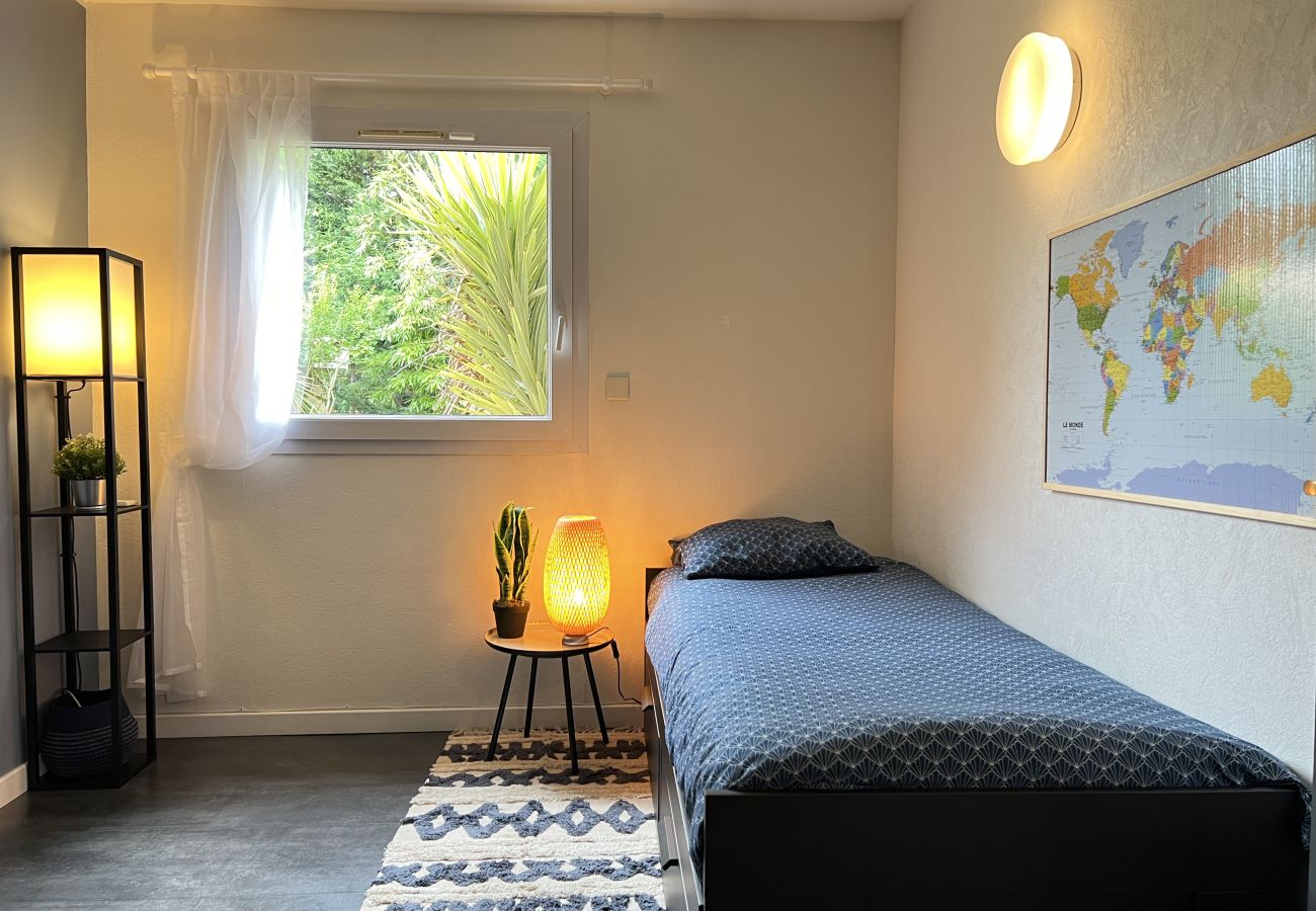 House in Frouzins - La Joviale, jolie maison avec Piscine & Jardin