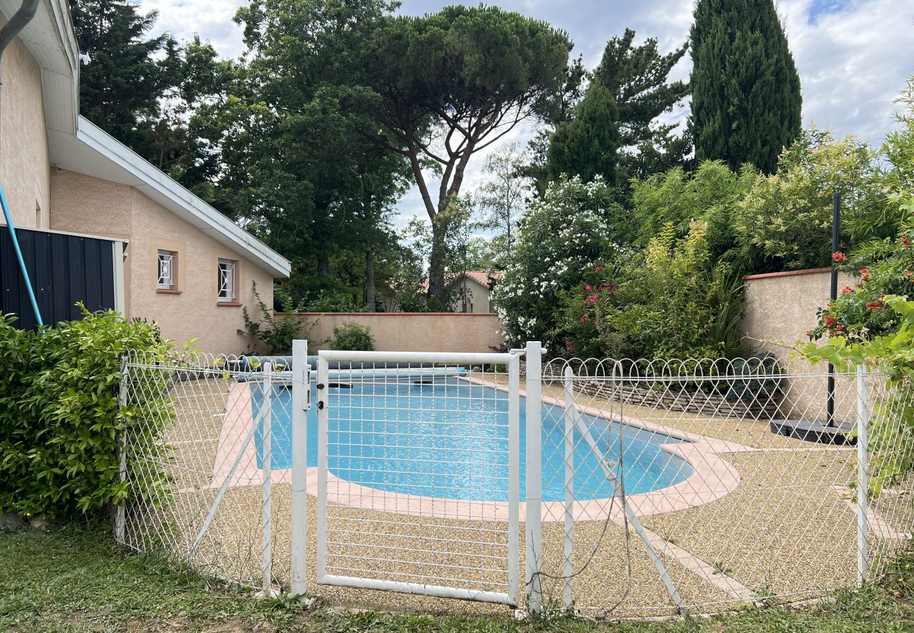 House in Frouzins - La Joviale, jolie maison avec Piscine & Jardin